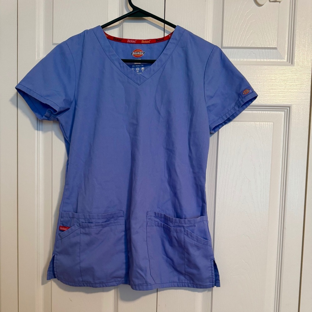 Women's EDS Signature V-Neck Scrub Top ceil blue XS in excellent condition